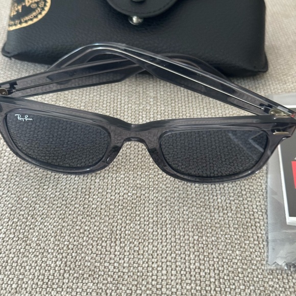 Ray-Ban Classic Black Sunglasses with Case main image 5